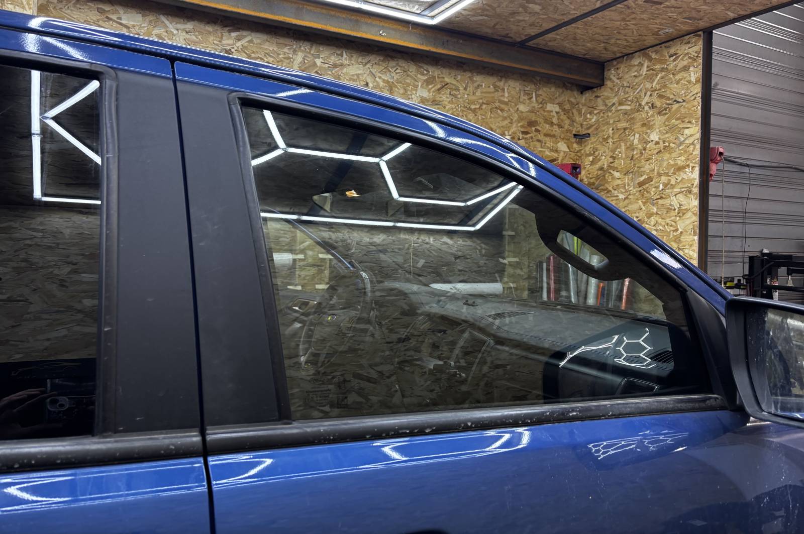 Pose complète de film teinté su Ford Ranger à Brignoles près de Hyères dans le Var