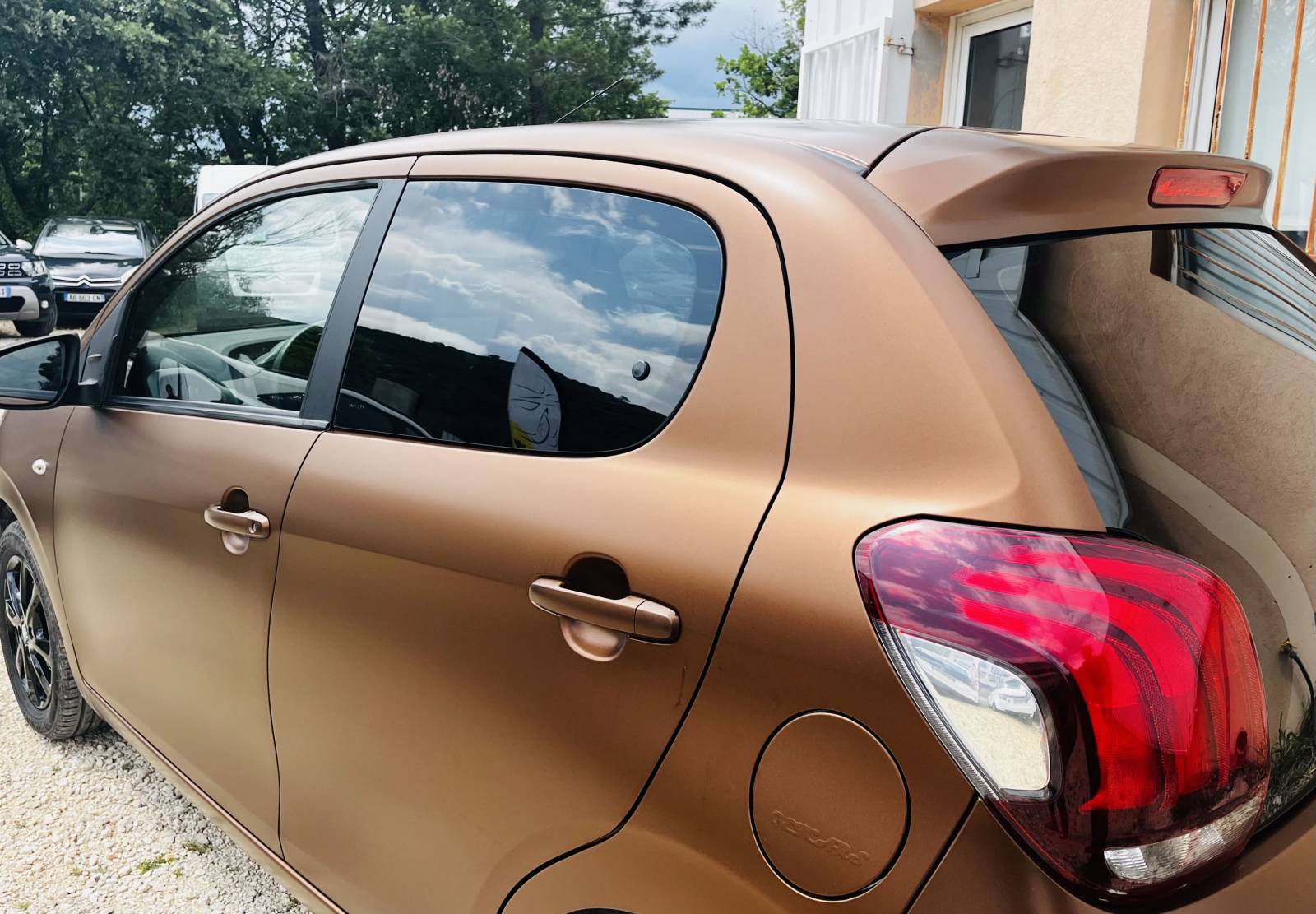 vitres teintées sur une peugeot à saint-maximin dans le var