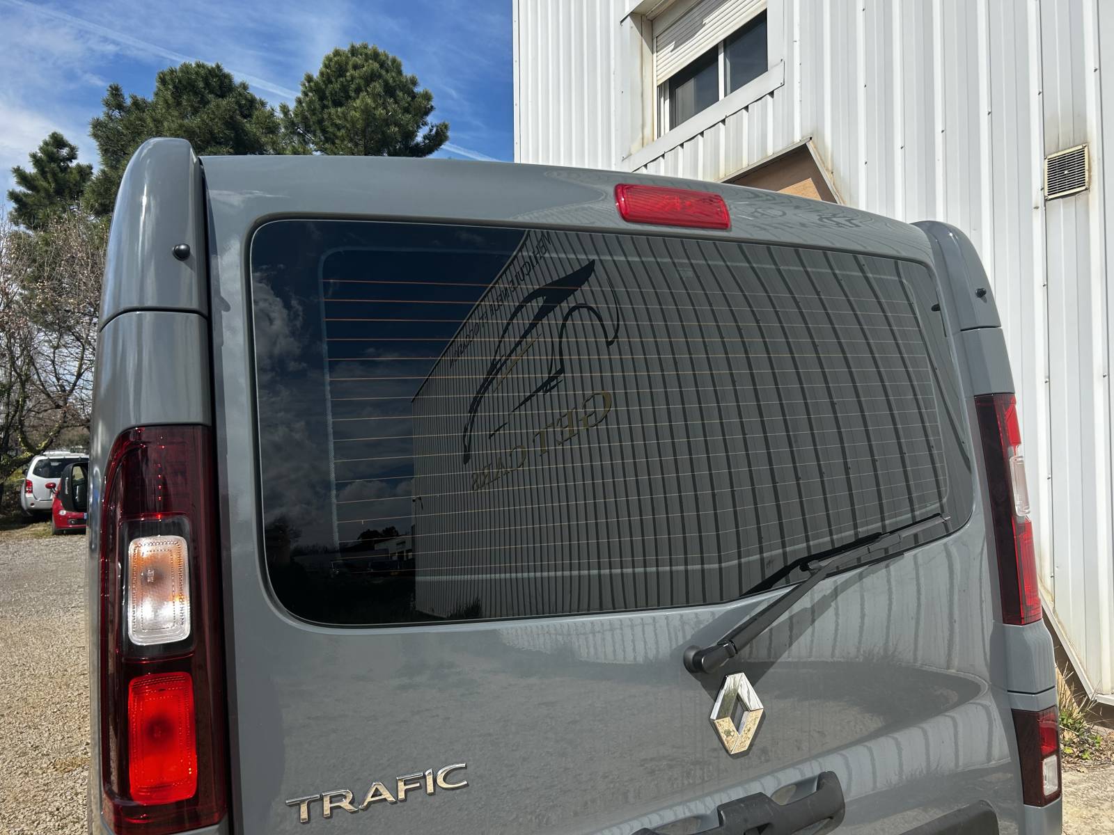 Vitres teintées sur un Renault Trafic à Brignoles près de Gonfaron dans le Var
