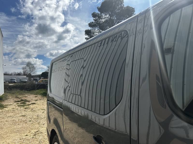 Vitres teintées sur un Renault Trafic à Brignoles près de Gonfaron dans le Var