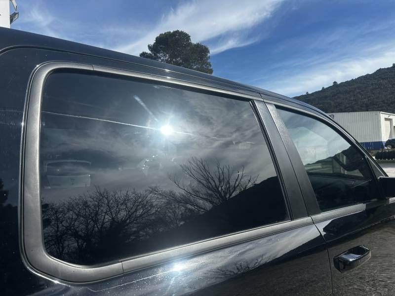 pose de film teinté sur un 4x4 à toulon