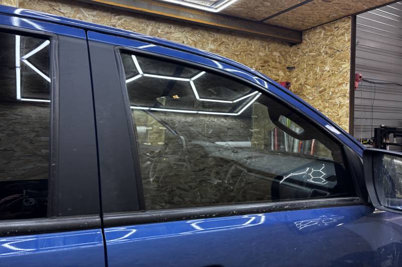 Pose complète de film teinté su Ford Ranger à Brignoles près de Hyères dans le Var