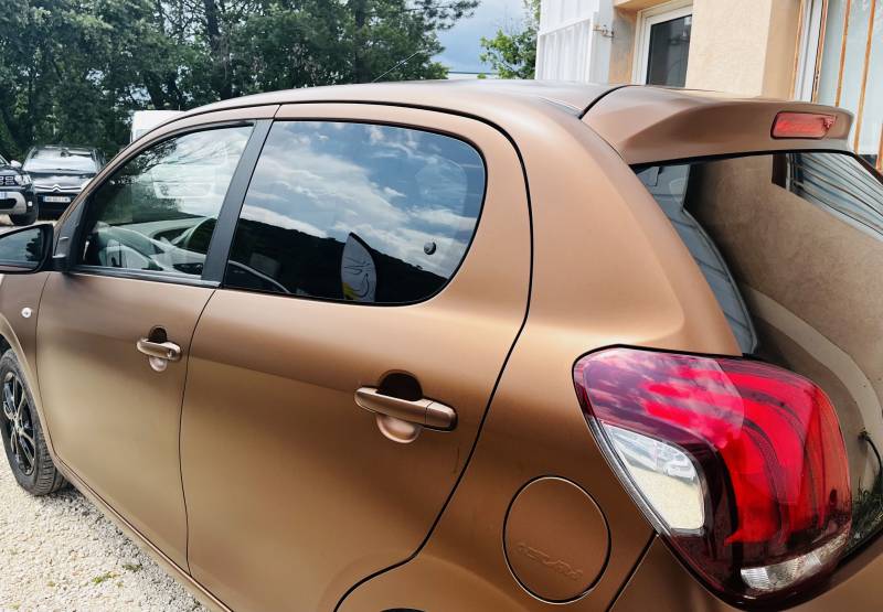 vitres teintées sur une peugeot à saint-maximin dans le var