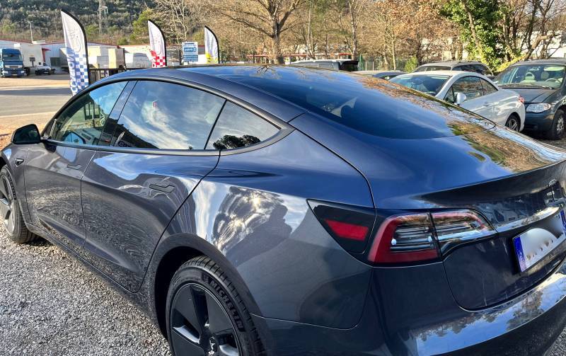 pose  de films solaires sur une tesla à brignoles à près de hyères